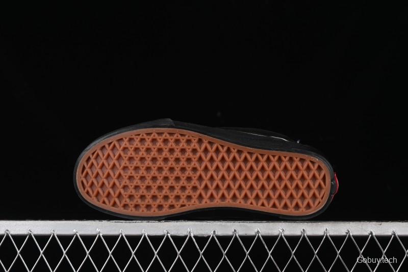 Vans Knu Skool Low Top Retro Casual Vulcanized Slip-On Shoes in Black - VN000CRPBMA